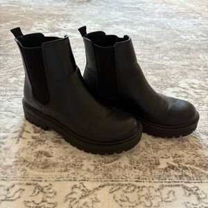 Black chelsea boots